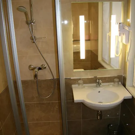Hotel Bellevue Saint-lazare 2*