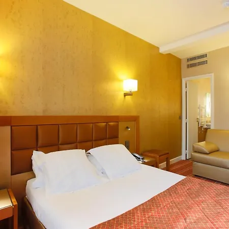 Hotel Bellevue Saint-lazare 2*