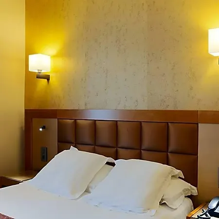 Hotel Bellevue Saint-lazare 2*