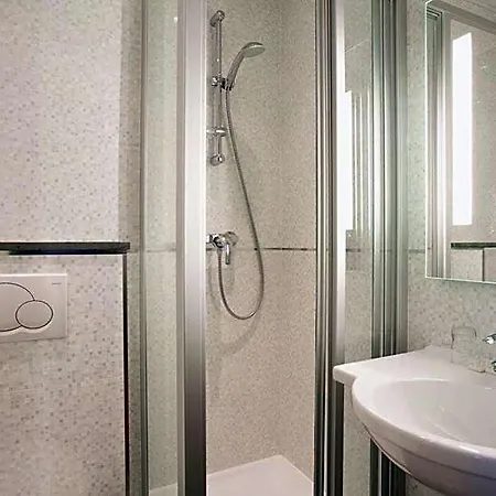 Hotel Bellevue Saint-lazare 2*