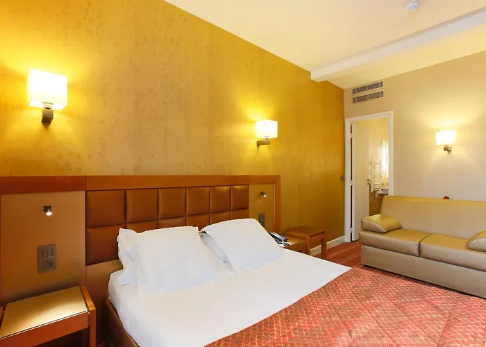 Otel Bellevue Saint-lazare 2*